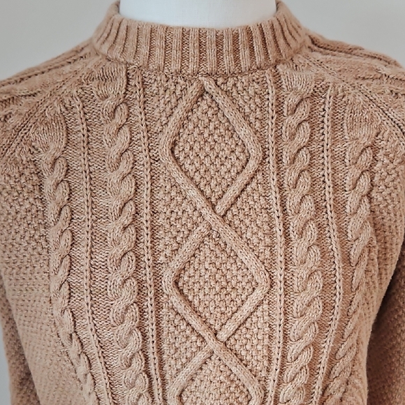 GAP Women's Beige Cable Knit Crewneck Sweater - Picture 4 of 4